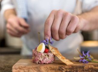 echaude-tartare-boeuf_tablet-300x221.jpg